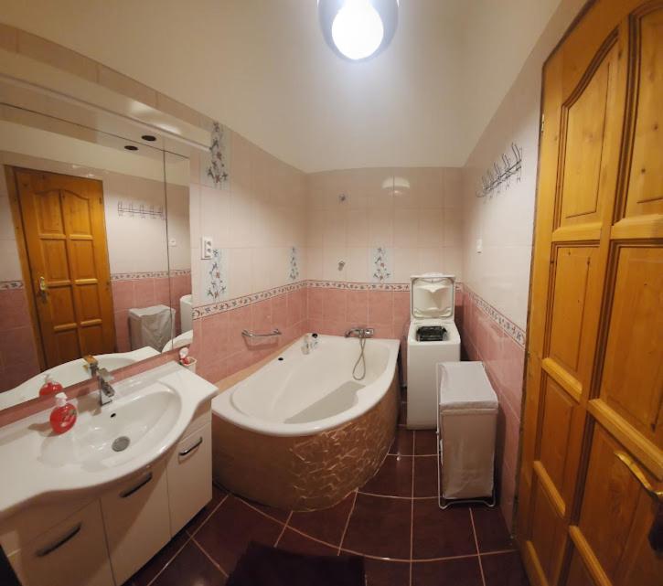 Rom Apartman Budapest Exterior foto